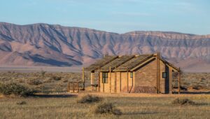 Desert Camp Sesriem – self-catering chalet beneath mountain cliffs