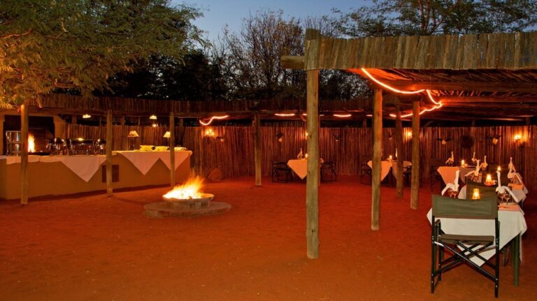 Kalahari Desert accommodation – outdoor dining around the fire