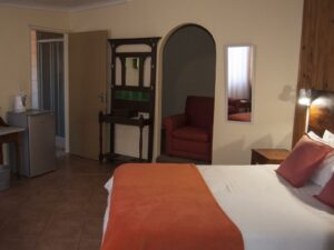 Obelix Guesthouse Lüderitz – double room with sitting area