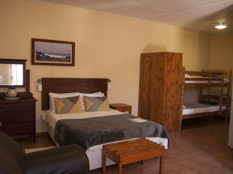 Obelix Guesthouse – large family room with multiple beds