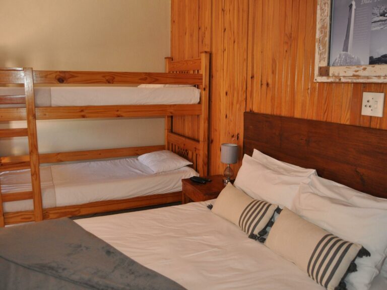 Lüderitz guesthouse – family room sleeping arrangement