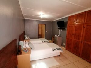 family accommodation in Lüderitz – spacious double guest room