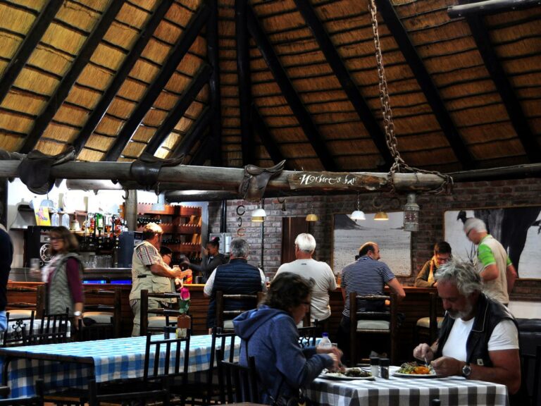 family accommodation in Lüderitz – breakfast dining lapa
