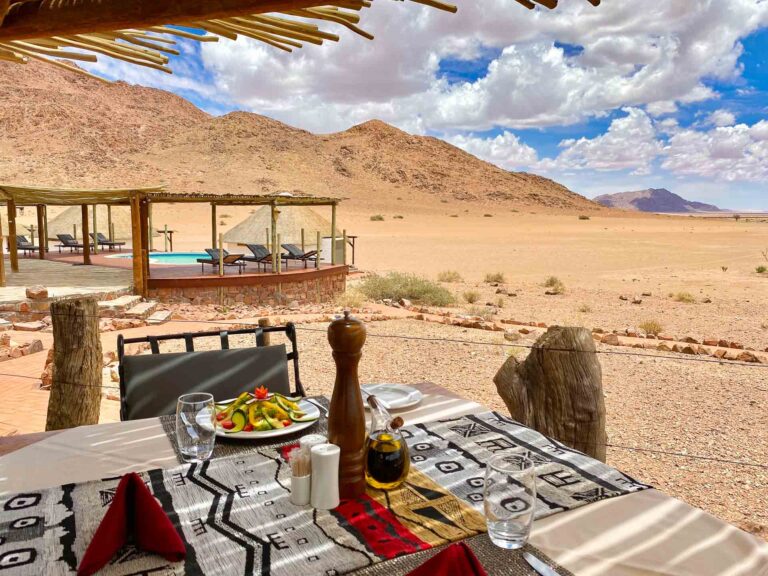 Desert Homestead Lodge – outdoor breakfast