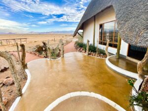 Desert Homestead Lodge – curved lodge terrace