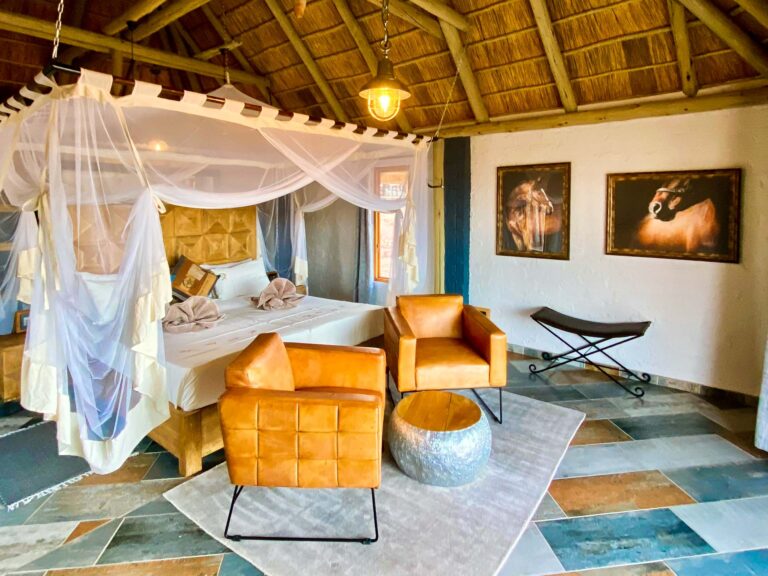 Desert Homestead Lodge – mosquito-netted bed