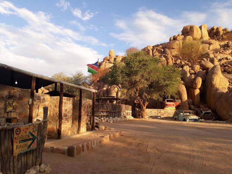 Madisa Camp – bar and rock pool