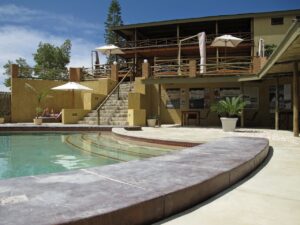 Pool terrace and lodge facilities at Desert Horse Inn