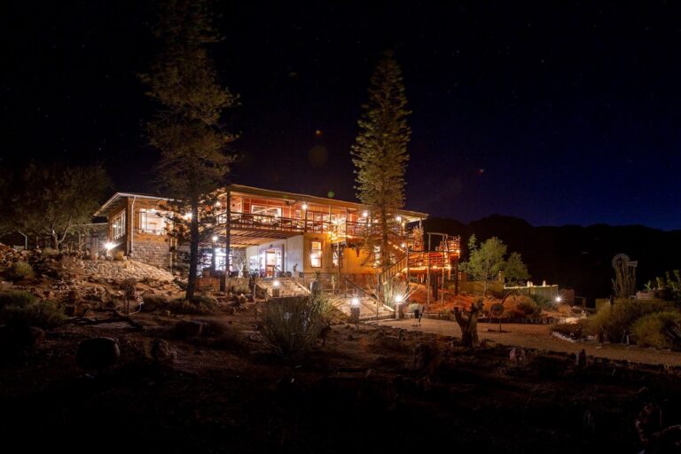 Desert Horse Inn illuminated in the evening